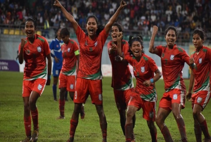 ফুটবলে ইতিহাস নারীদের